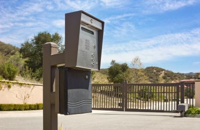 Building Gate Installation in Pearland, TX
